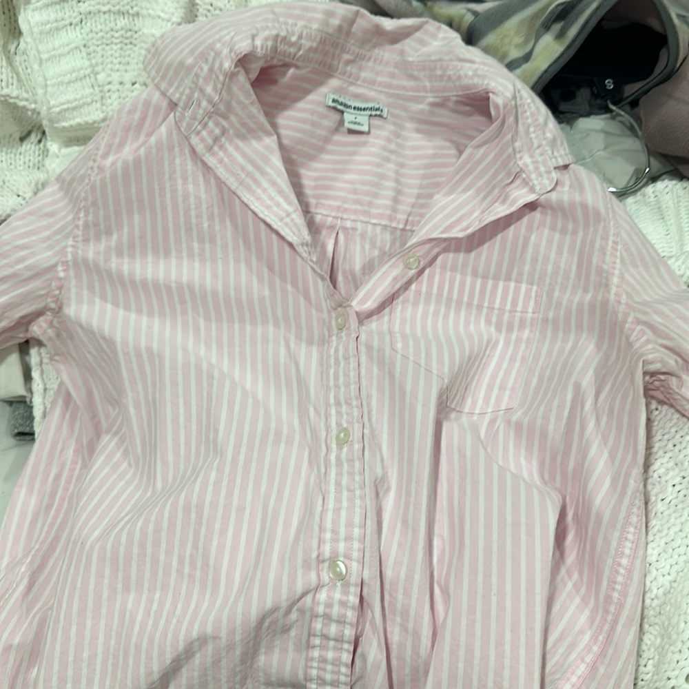 i’m selling because it does not fit me anymore and is still brand new.